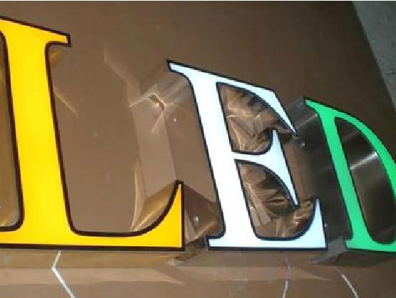 盐津介绍LED招牌的基础知识。