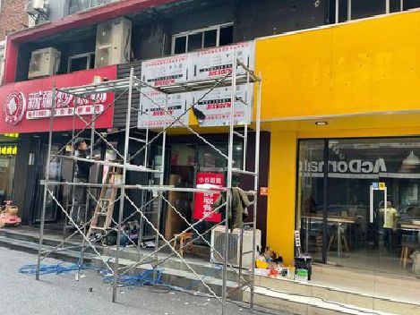 盐津制作广告招牌如何避免它发黄？